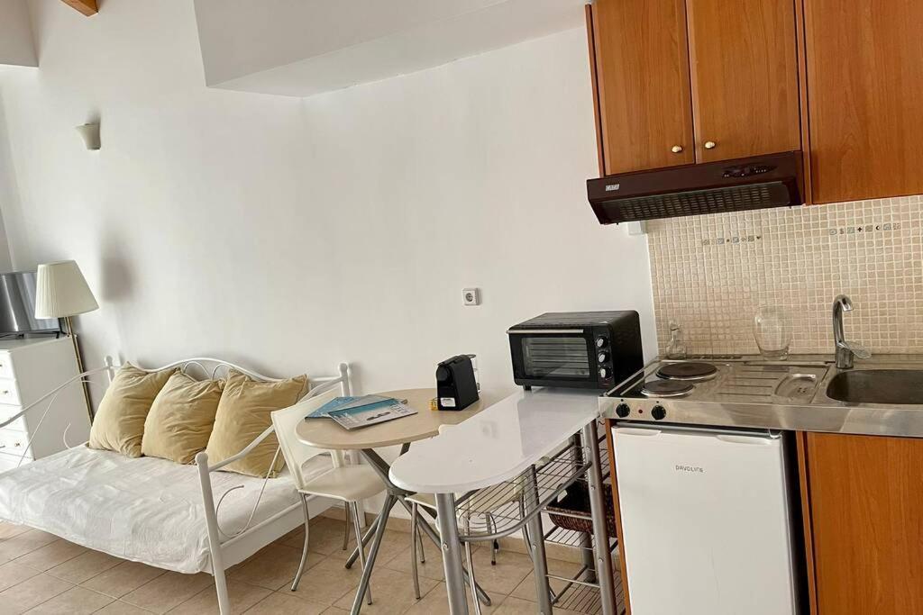 Studio Stay White Room Каламата Экстерьер фото